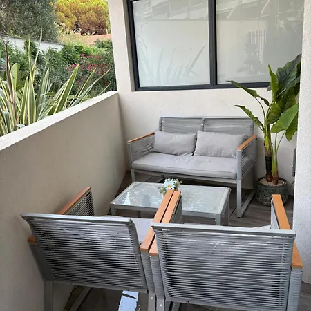 Duplex In The Center Of Close To The
